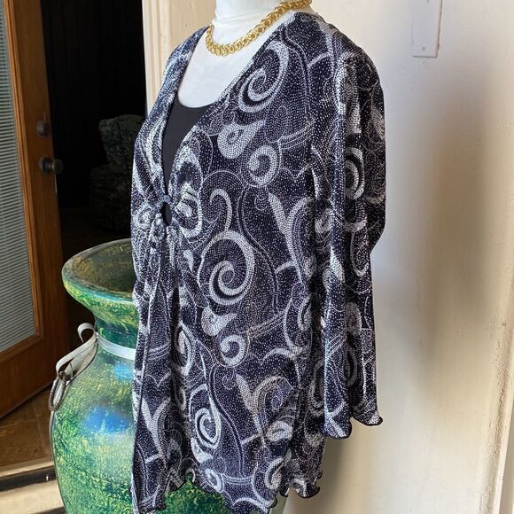 Dress barn black and white pullover “0” ring stretch top size 2X - Picture 4 of 7